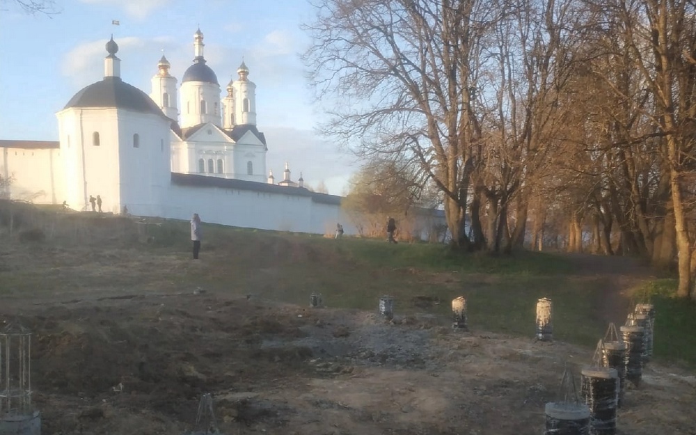 В Брянске площадку около Свенского монастыря очистили от скандальной стройки