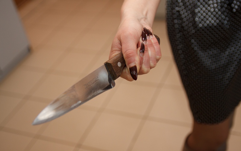 Жительница Мглина едва не зарезала мужа кухонным ножом