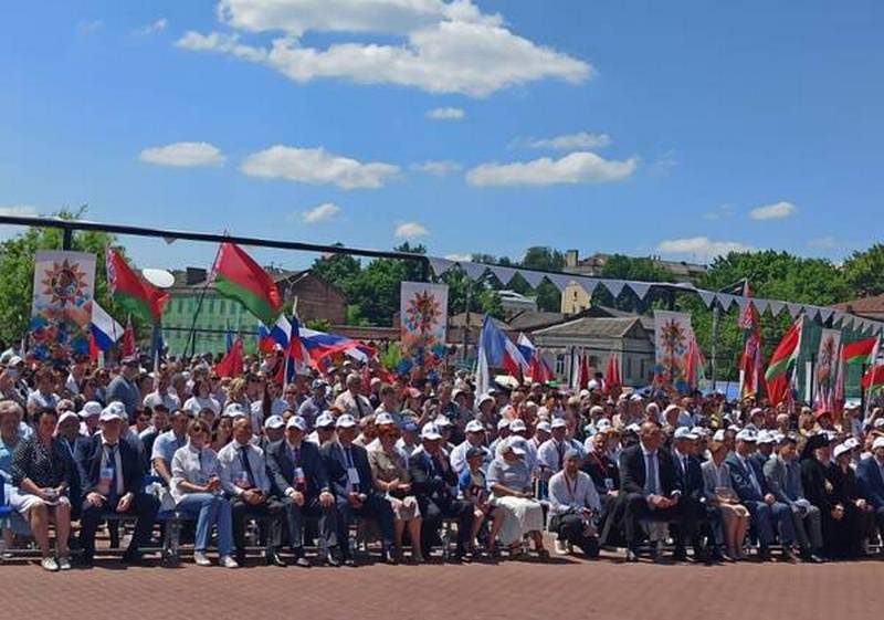 Более 10 тысяч человек участвовало в открытии фестиваля «Славянское единство»
