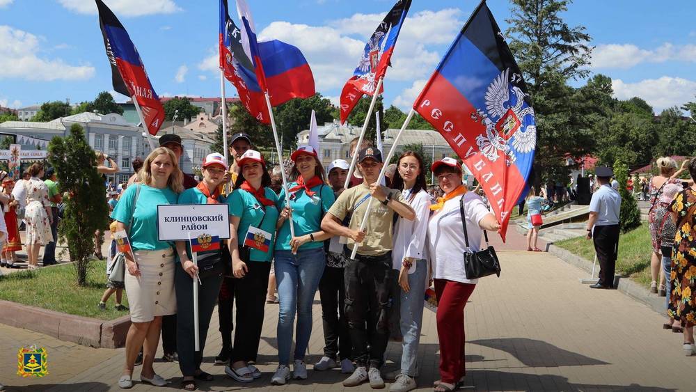 Глава Брянщины Александр Богомаз привел молодежи примеры настоящих патриотов
