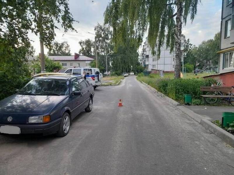 В Карачеве под колеса легковушки попала 4-летняя девочка