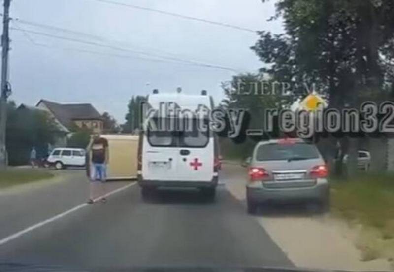 В Клинцах перевернулась инкассаторская машина в ДТП