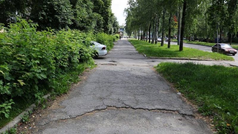 Брянские чиновники объявили о строительстве тротуаров на улице Крахмалева
