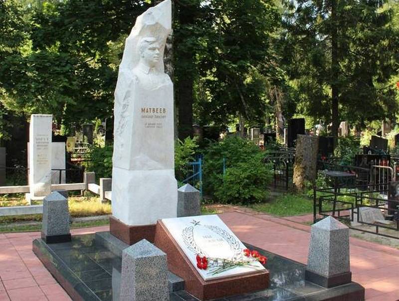 Коммунисты почтили память первого секретаря Брянской области
