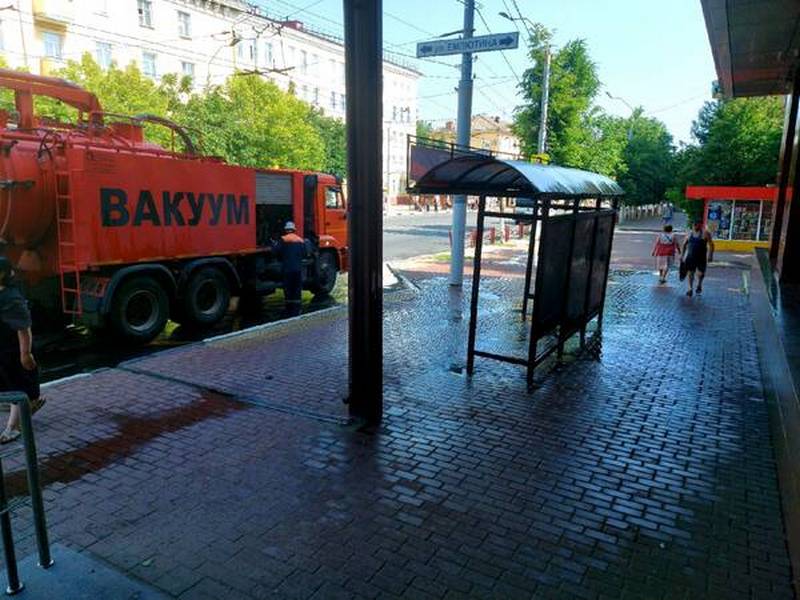 В Брянске утром продезинфицировали остановки общественного транспорта
