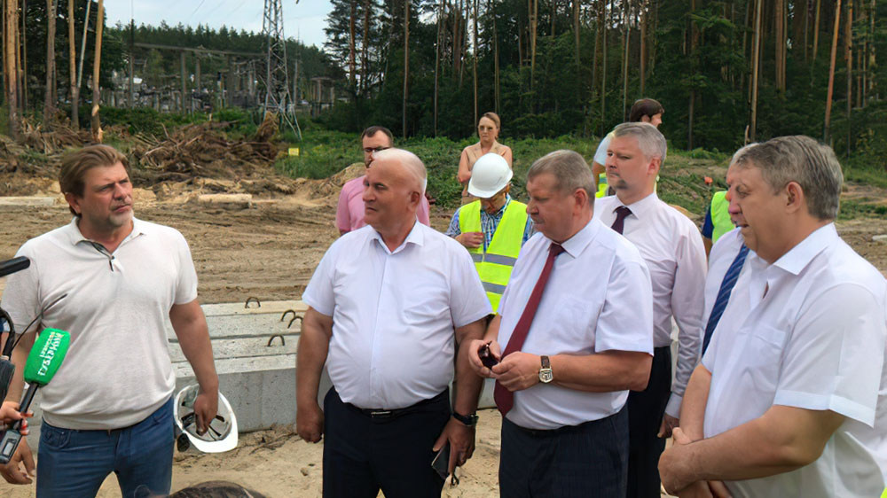 Губернатор Брянской области проверил строительство моста в Сураже