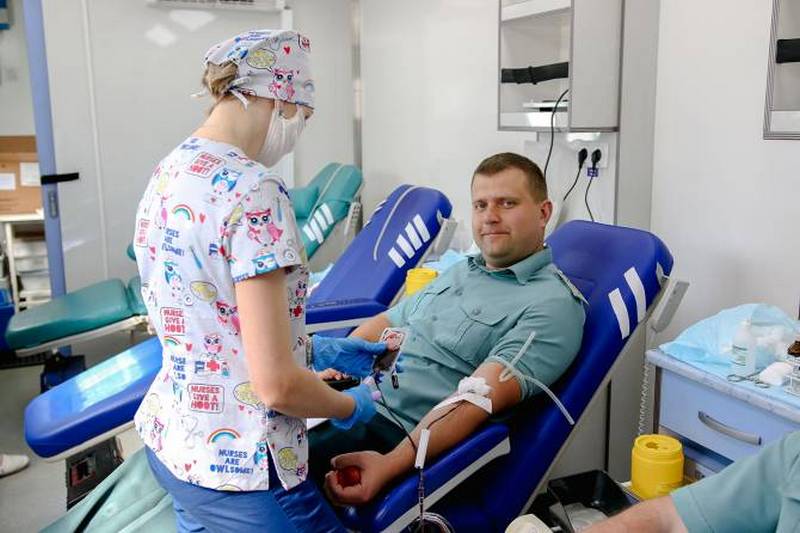 В Брянске более 70 таможенников сдали кровь