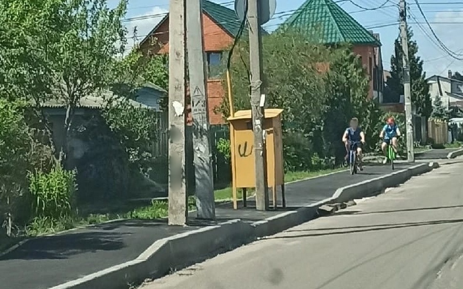 На улице Шолохова в Брянске появились тротуары с препятствиями