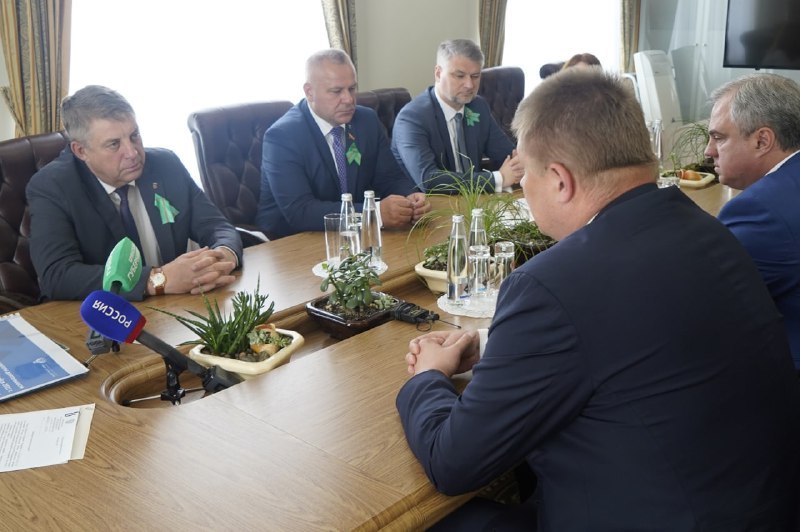 Глава Брянской области встретился с помощником Президента Республики Беларусь