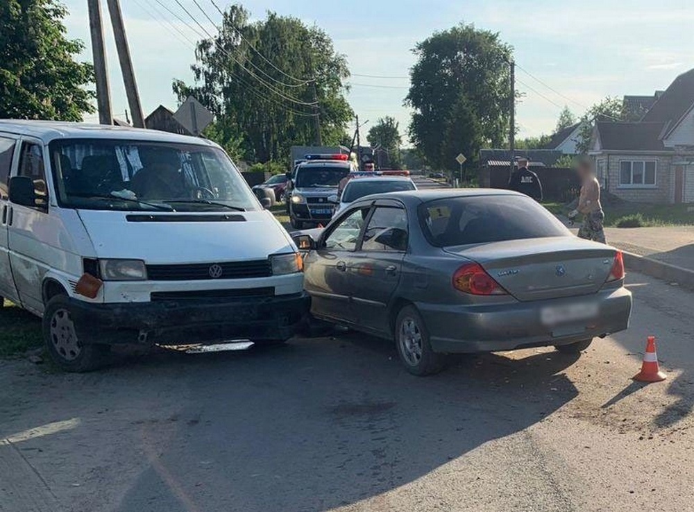 В Брянске 17-летняя пассажирка машины едва не лишилась носа в ДТП