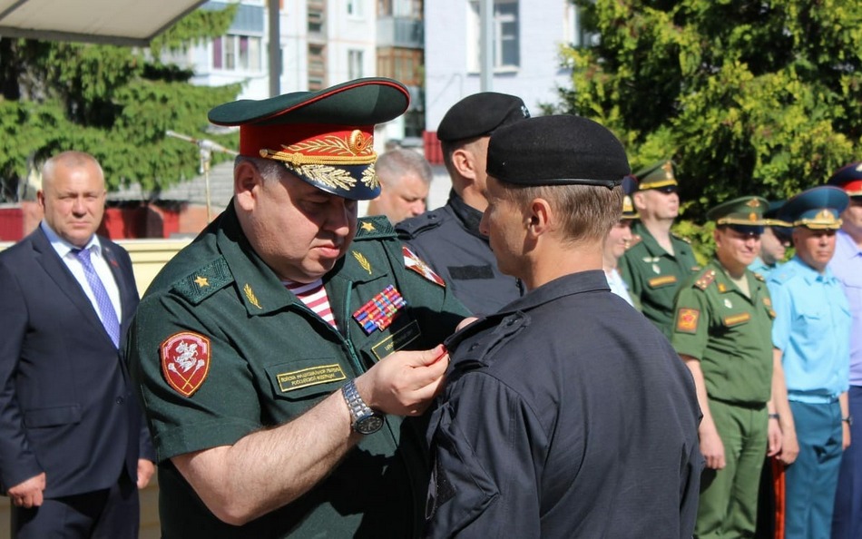 В Брянске 5 участникам спецоперации на Украине вручили государственные награды