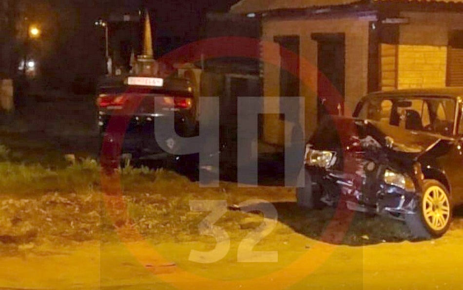При столкновении машин в Клинцах ранены два парня и девушка