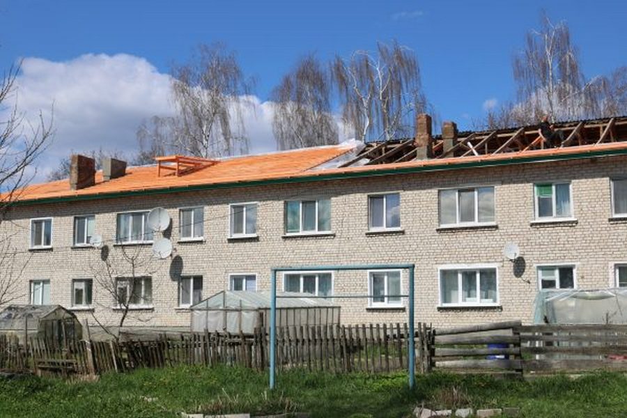 В Брянской области в Дубровке капитально отремонтируют крышу на доме № 31