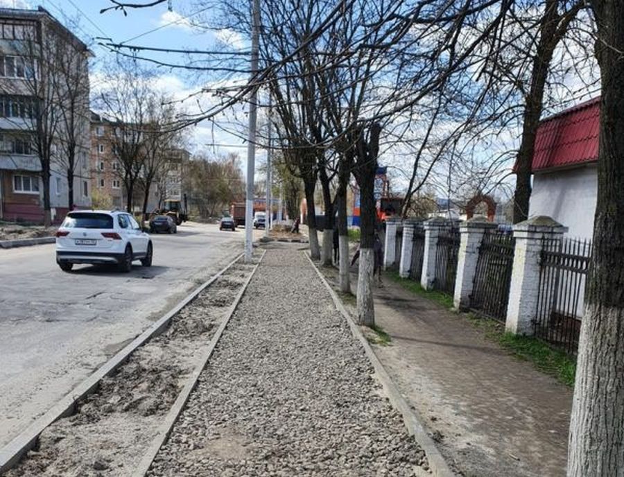 Возле стадиона Брянских Партизан обустроили новый тротуар