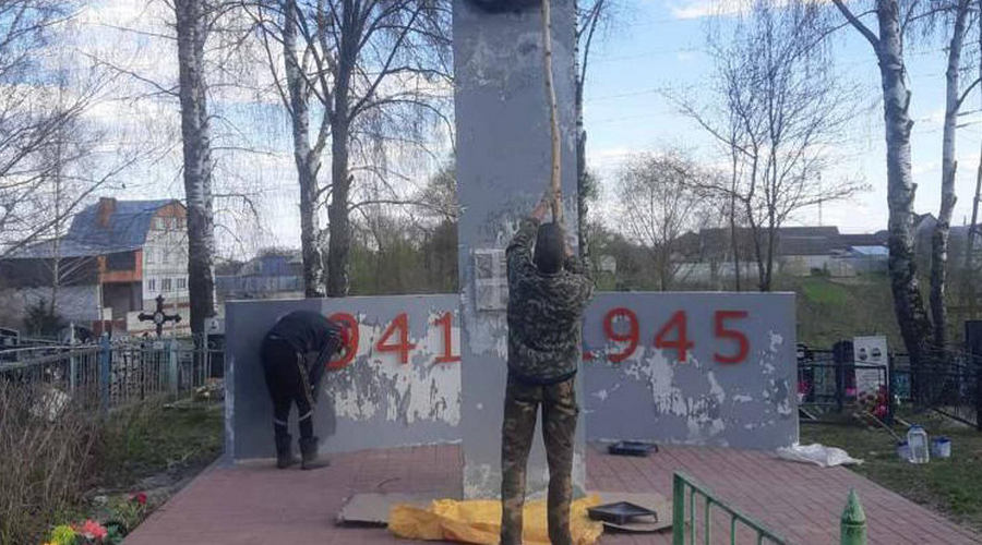 В Брянске в честь Дня Победы благоустроили памятники и мемориалы