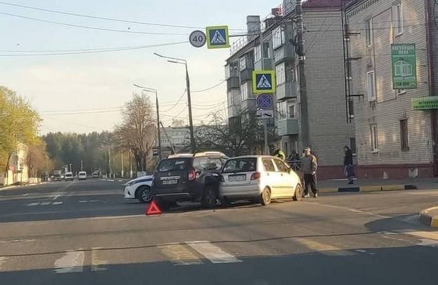 В Брянске две легковушки попали в ДТП на Новостройке