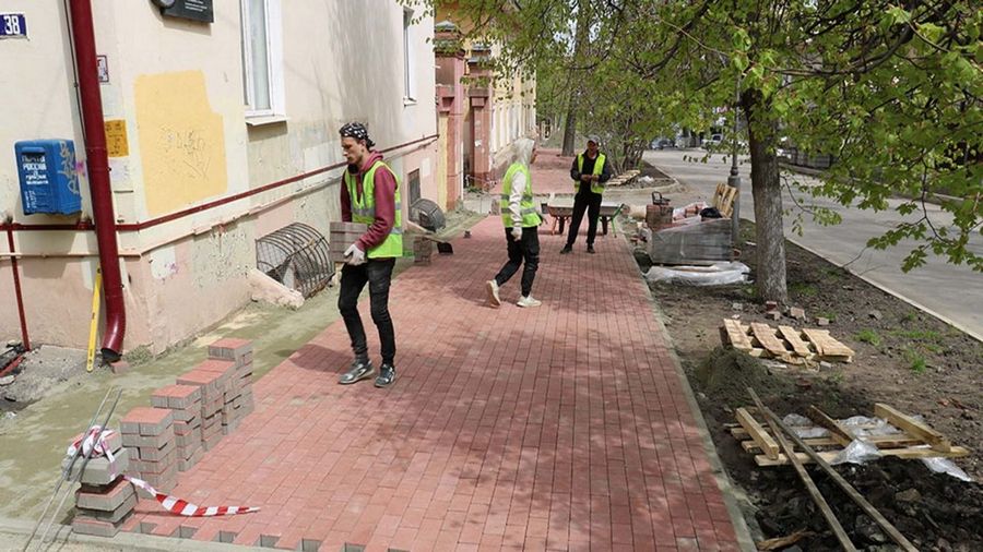 В Брянске продолжается капитальный ремонт дороги на улице Октябрьской