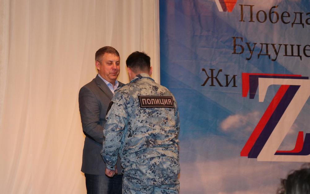 Брянский губернатор поздравил полицейских с Днем Победы
