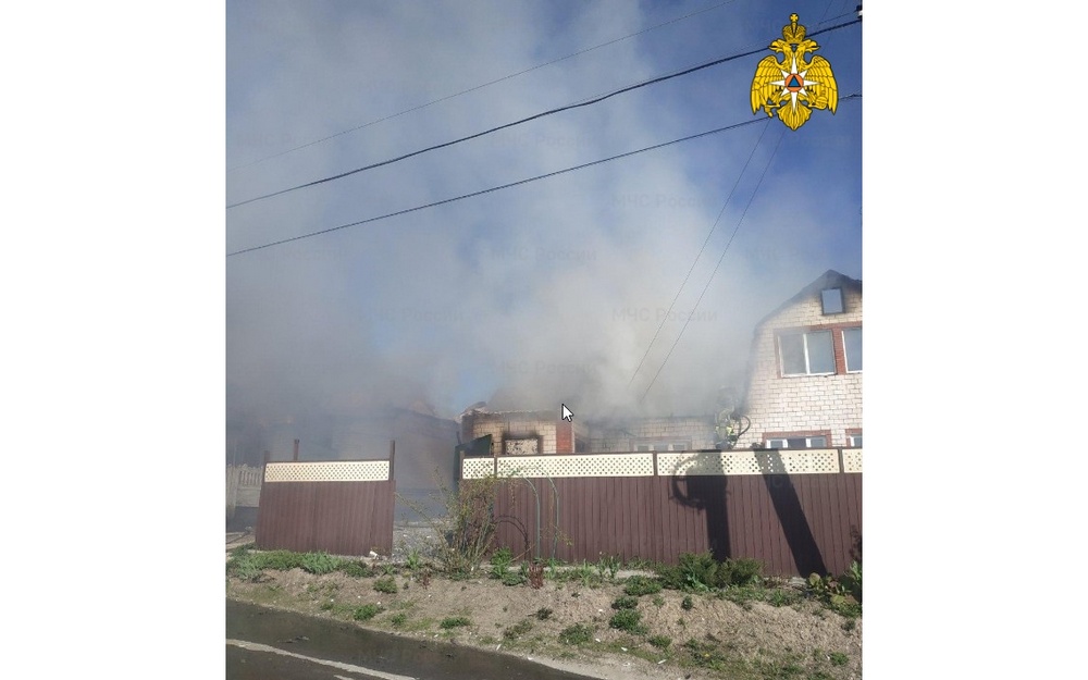 В селе Супонево Брянской области потушили 2 горящих жилых дома