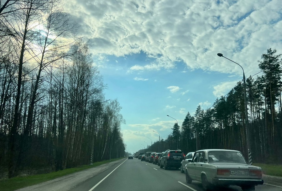 На въезде в Брянск водители встали в длинной пробке