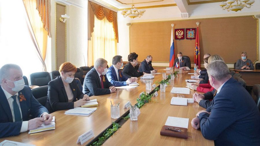 Брянский губернатор Александр Богомаз провел совещание по ремонту дорог
