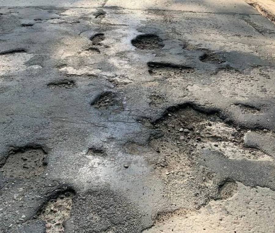 В Брянской области дорога в посёлок Синезёрки покрылась ямами через месяц после ремонта