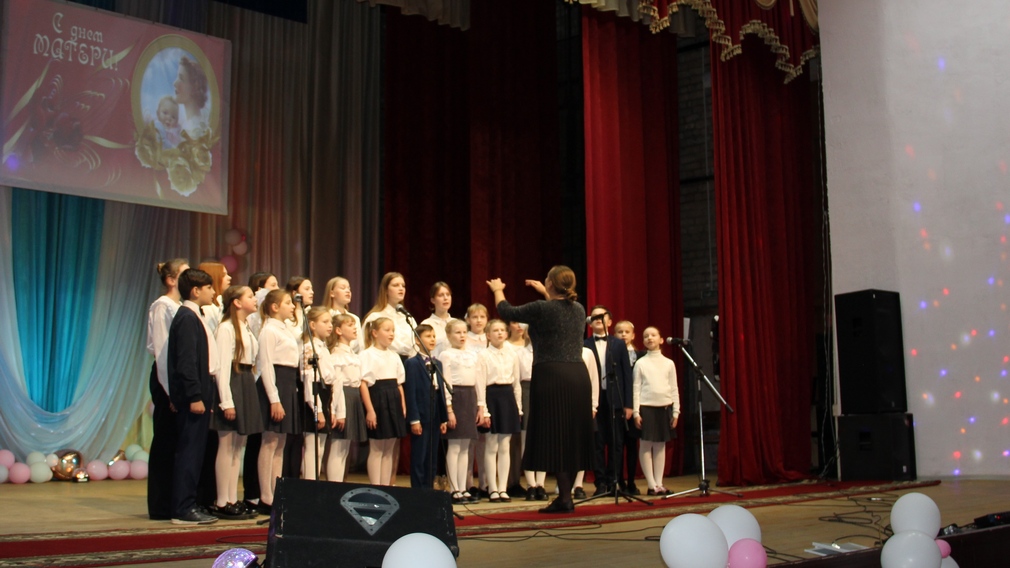 В Брянске состоялся концерт в преддверии Дня матери