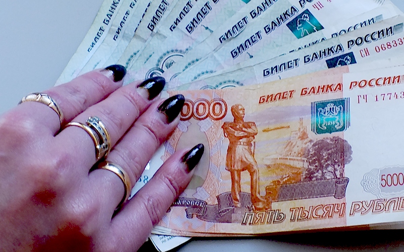 Аферистка из Брянска выманила у питерца 570 000 рублей на «лечение онкологии»