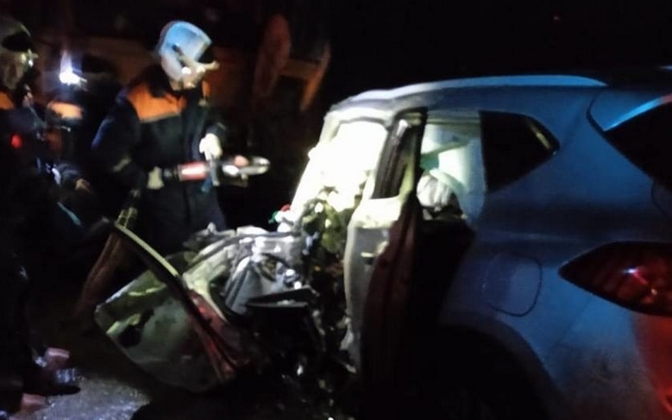 Пострадавших в страшном ДТП под Жуковкой пришлось вырезать из машины