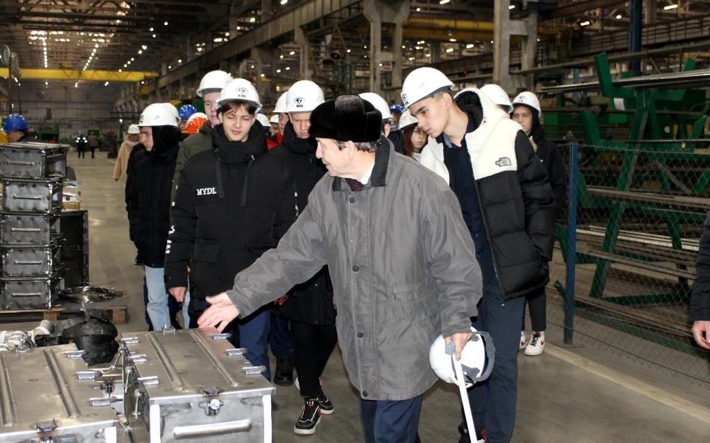 Брянский автомобильный завод провел для школьников региона «День открытых дверей»