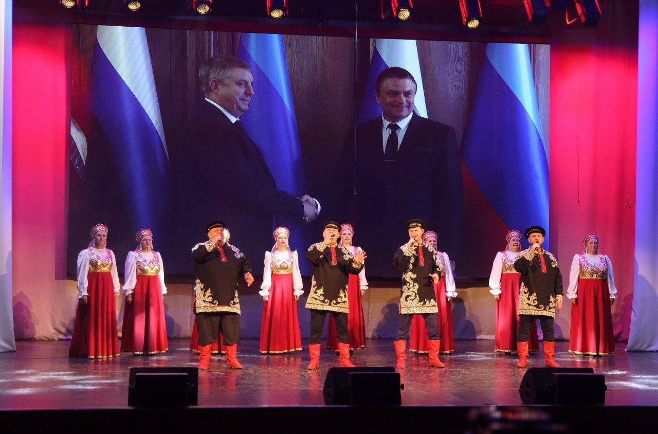 Брянские артисты выступили с концертом перед военнослужащими и жителями брянского Климово