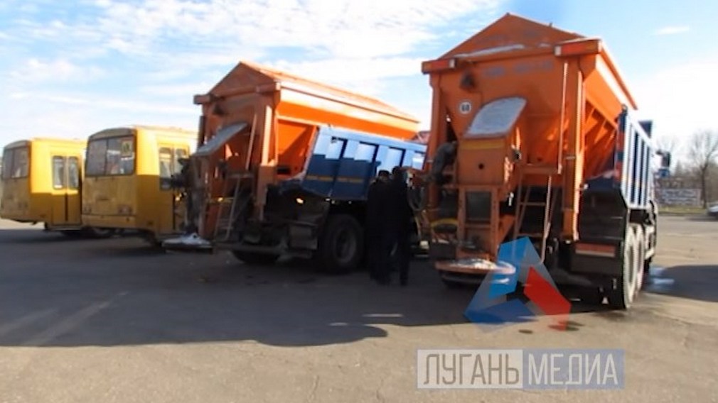 В Луганскую Брянку из Брянска передали комбинированные дорожные машины