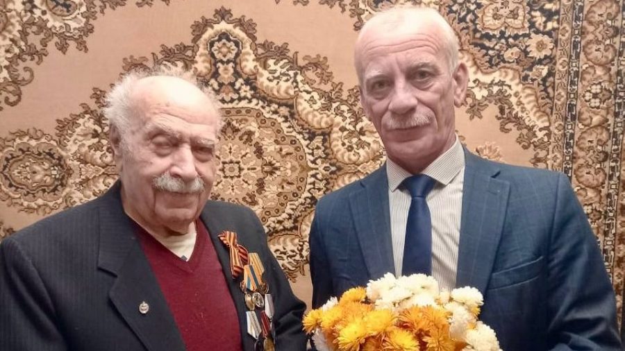 Брянские адвокаты поздравили с днем рождения 97-летнего ветерана юриспруденции Михаила Исаковича
