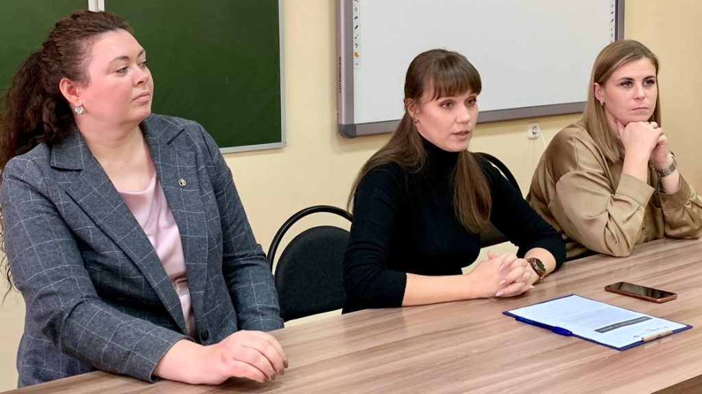 Студентам из Брянска на примерах рассказали о работе адвоката