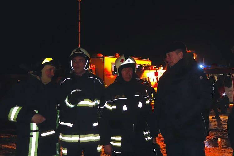 Богомаз поблагодарил брянских спасателей за эффективную работу при тушении пожара на нефтебазе