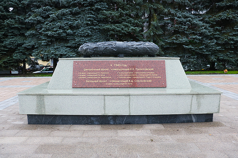 В Брянске исправили ошибку в фамилии на плите памятника на площади Партизан
