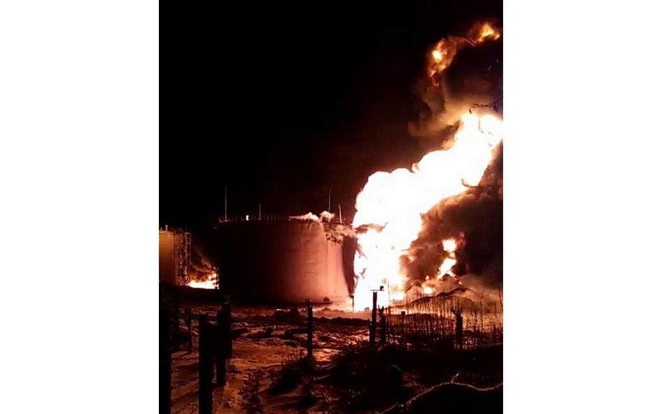 Пожар на брянском нефтехранилище потушили