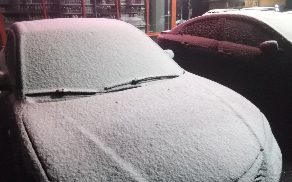 Город Брянск начало заметать снегом