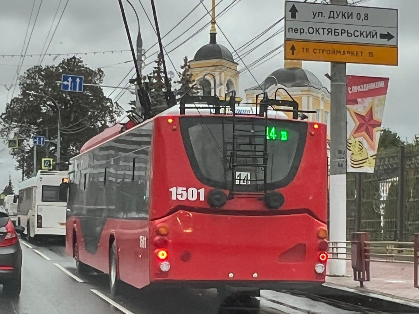 До конца 2023 года в Брянске появятся 100 новых красных троллейбусов