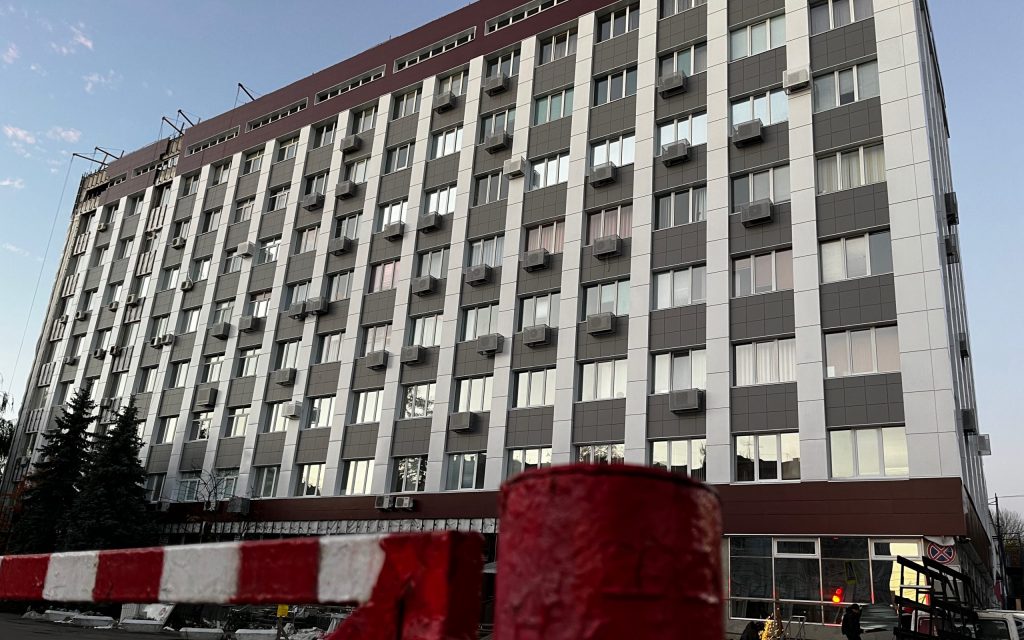 В Брянске завершается ремонт фасада клинико-диагностического центра
