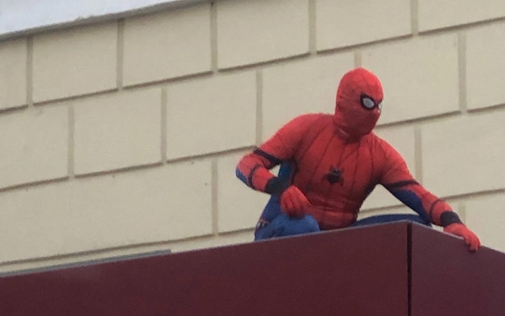 На проспекте Ленина в Брянске заметили упитанного Человека-паука