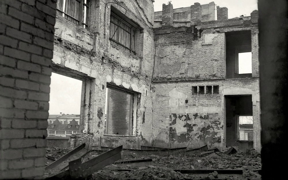 Брянцам показали фотографию разрушенного в 1943 году ДК БМЗ