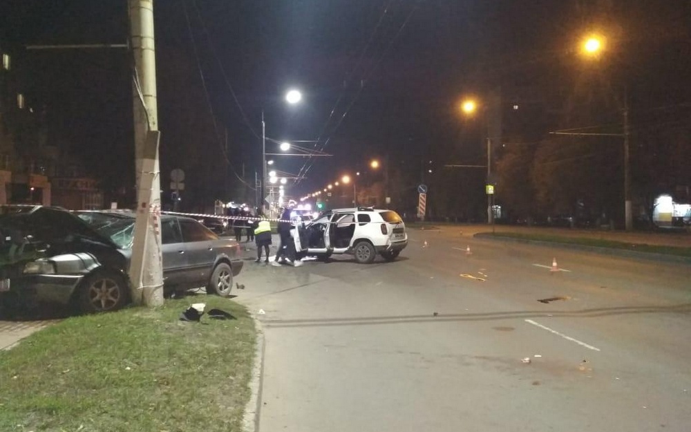 В жутком ДТП в Брянске погибла 18-летняя девушка, еще два человека ранены