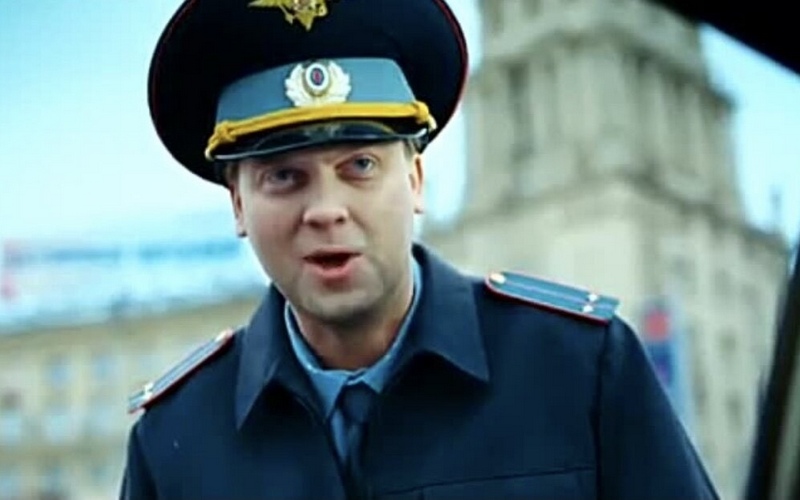 Смоленский водитель предложил брянскому инспектору взятку в 2 тысячи рублей
