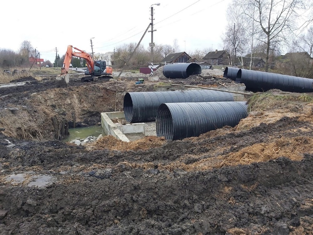 В климовском поселке Плавна продолжается ремонт моста