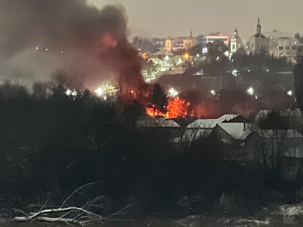 Страшный пожар за Понтонным мостом в Брянске сняли на видео
