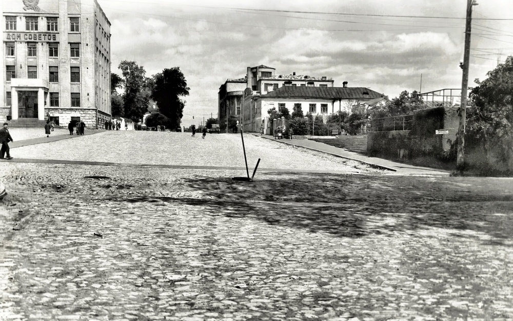 В соцсетях опубликовали фото  проспекта Ленина в Брянске после войны