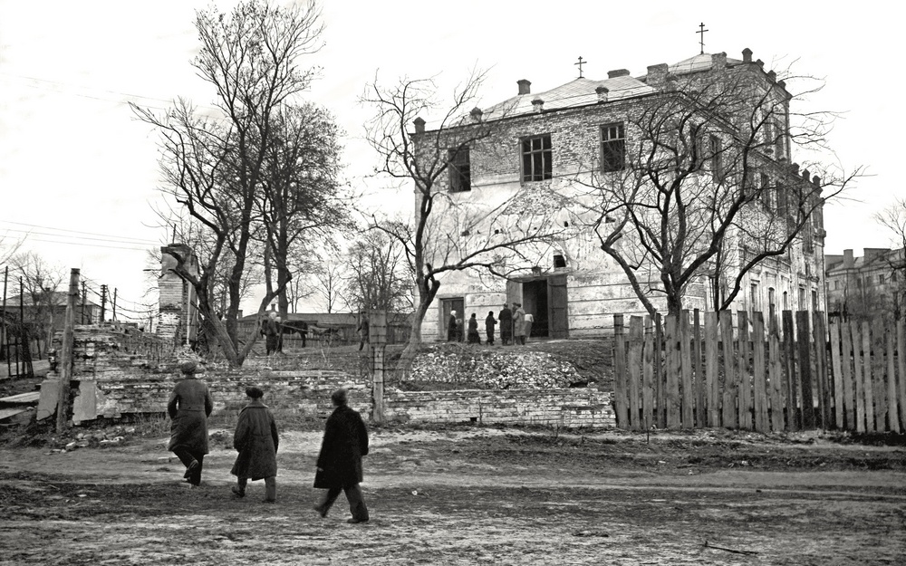 Брянцам показали сделанное в 1942 году фото Воскресенской церкви