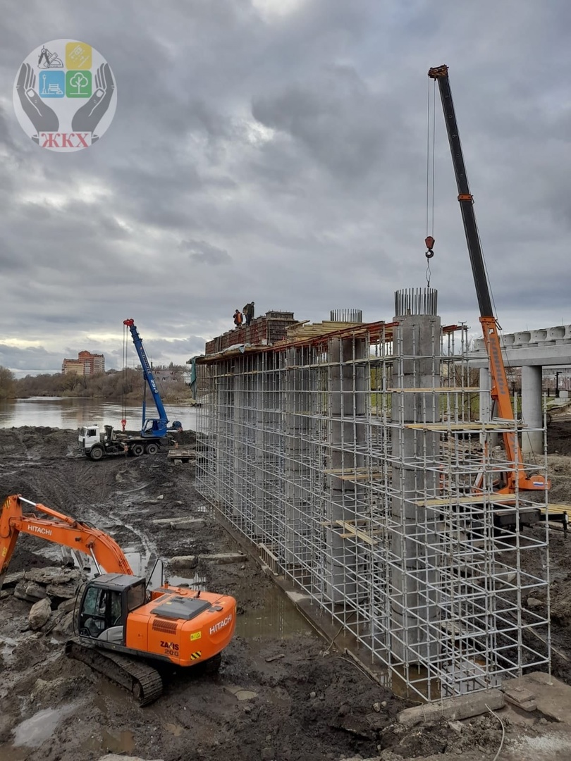 В Брянске ведутся работы на опоре №8 строящегося Славянского моста