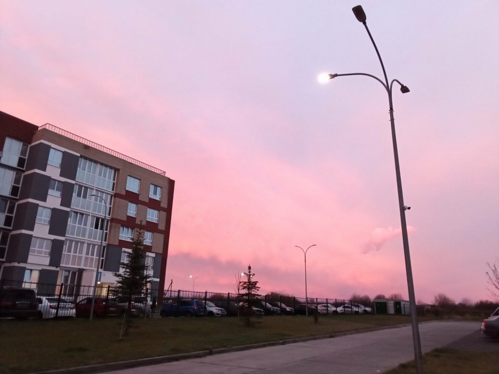 Жители Брянска делятся фотографиями сказочного заката 30 октября